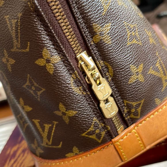 LOUIS VUITTON ALMA HAND MONOGRAM CANVAS - Picture 12 of 14